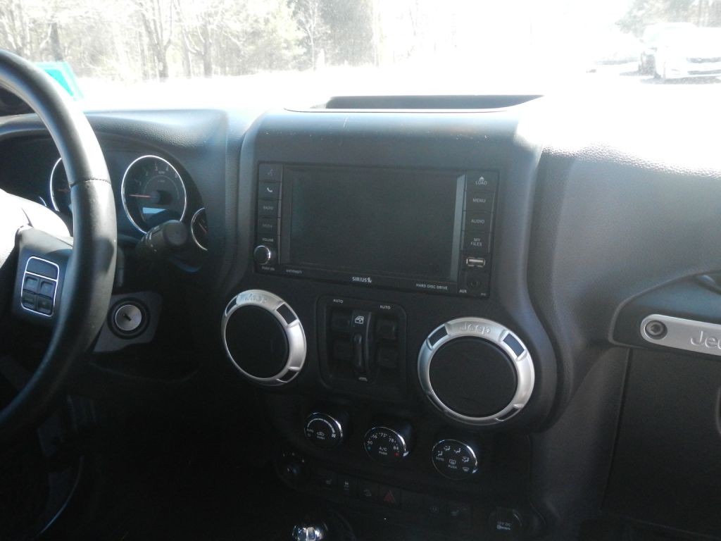 2013 Jeep Wrangler Image 20