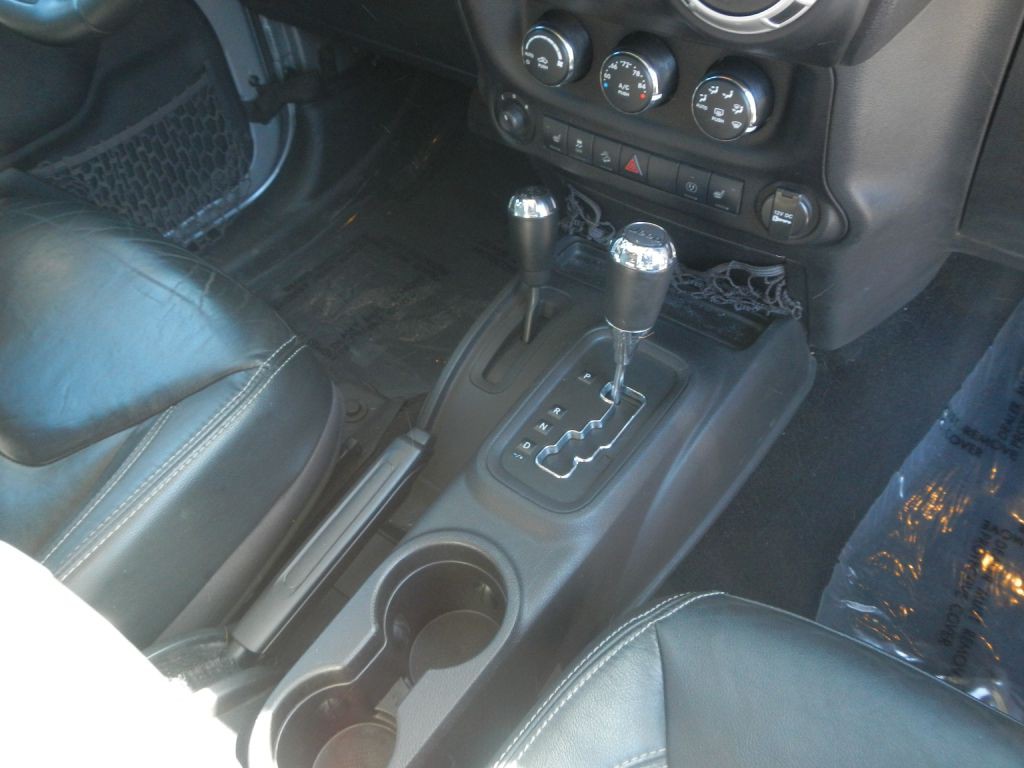 2013 Jeep Wrangler Image 22