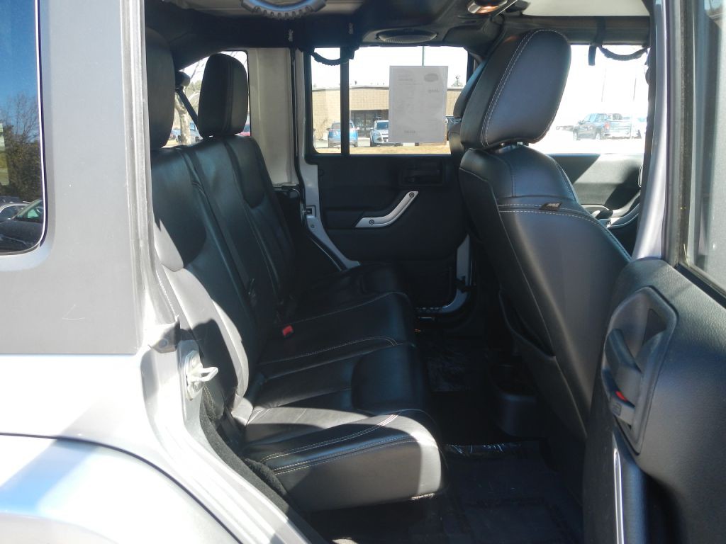 2013 Jeep Wrangler Image 24