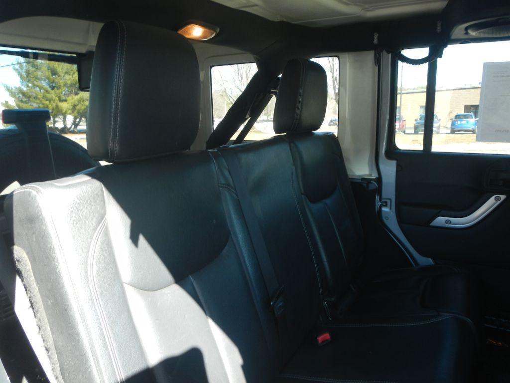 2013 Jeep Wrangler Image 25
