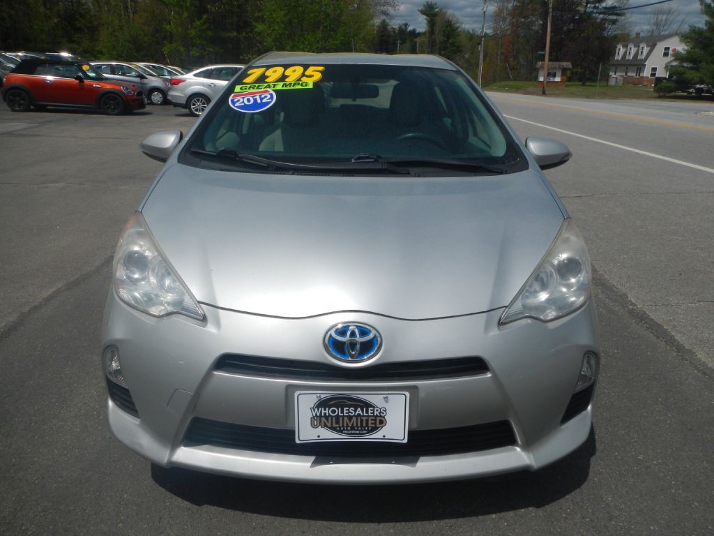2012 Toyota Prius Image 11