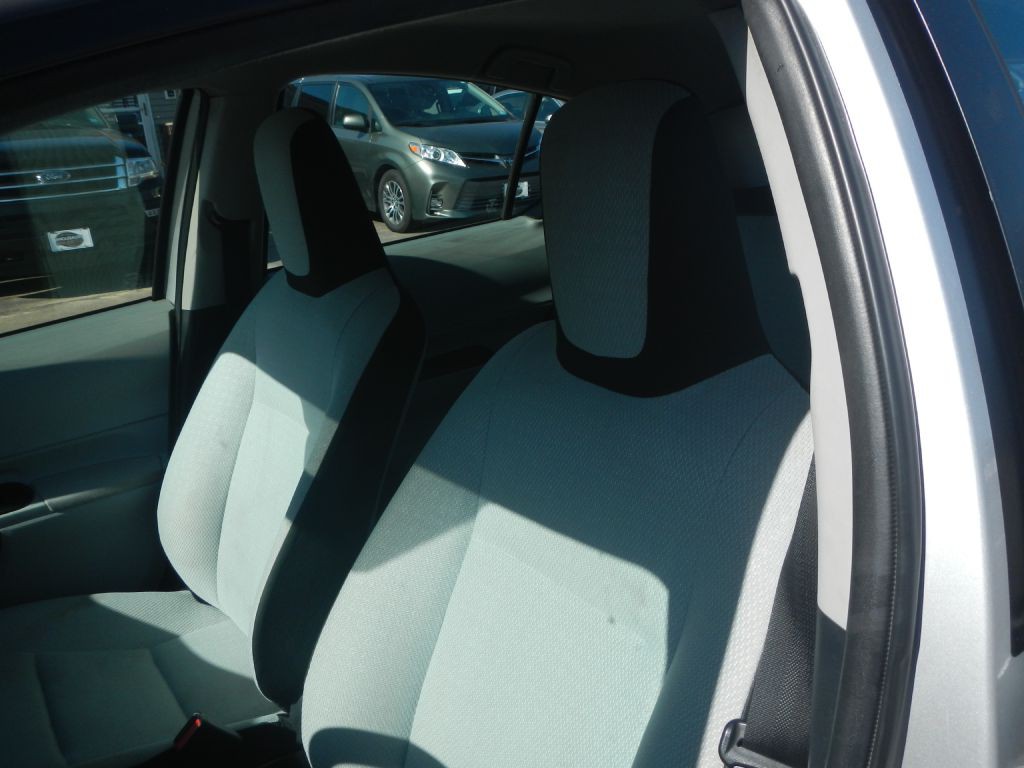 2012 Toyota Prius Image 3