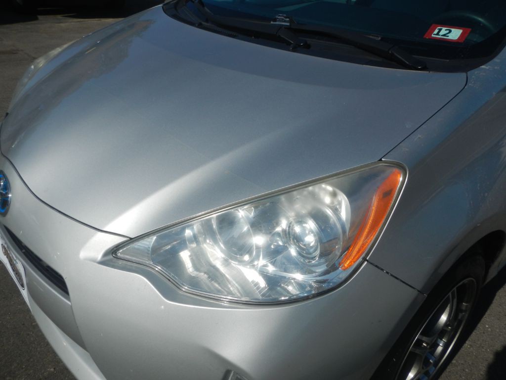 2012 Toyota Prius Image 7