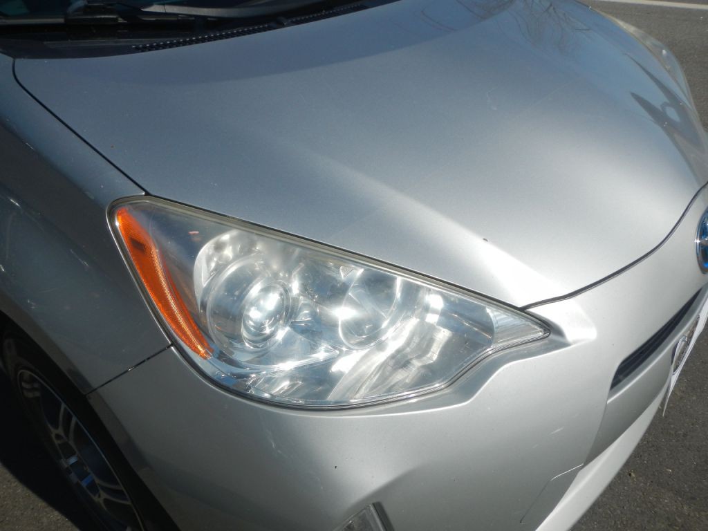 2012 Toyota Prius Image 8