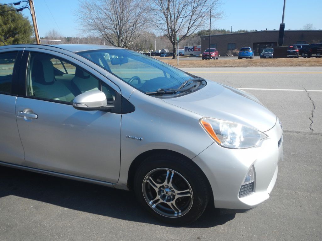 2012 Toyota Prius Image 9