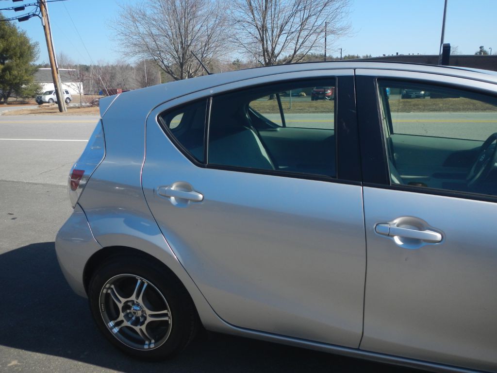2012 Toyota Prius Image 11