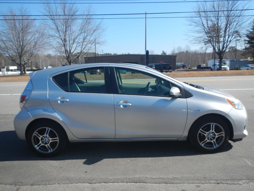 2012 Toyota Prius Image 12