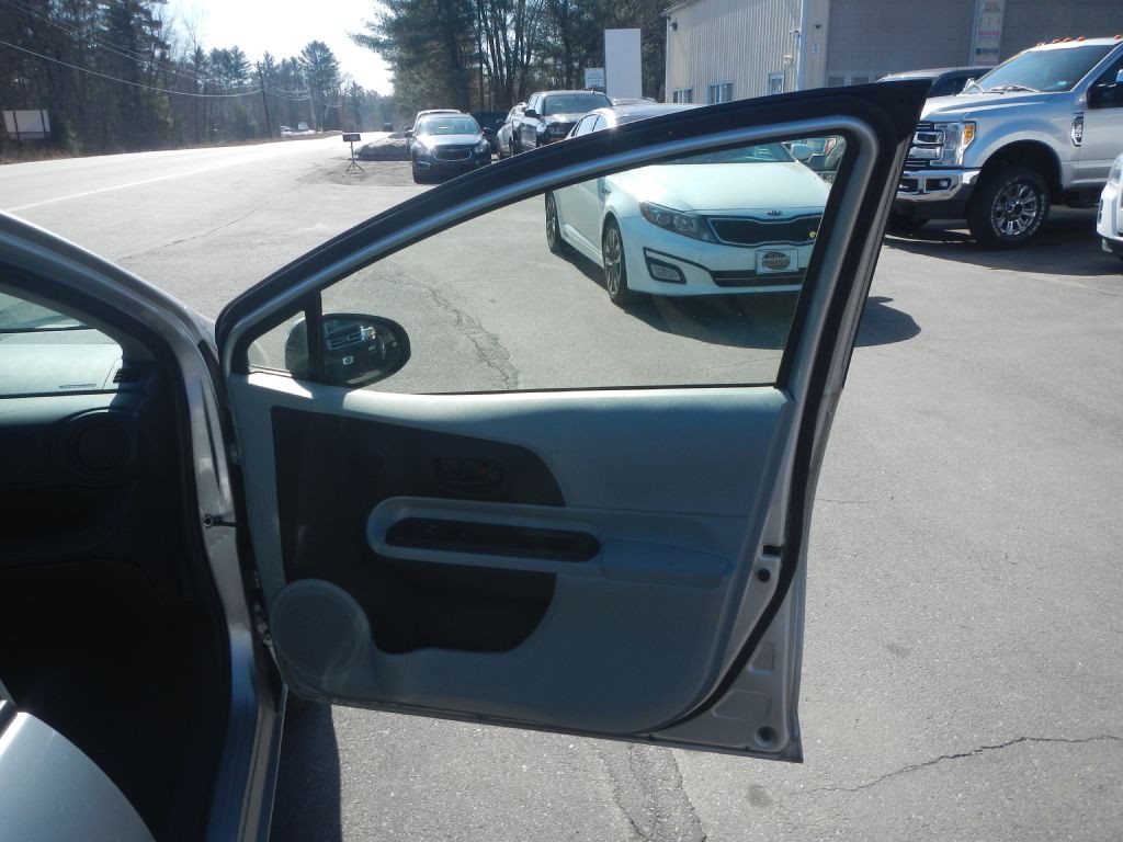 2012 Toyota Prius Image 15