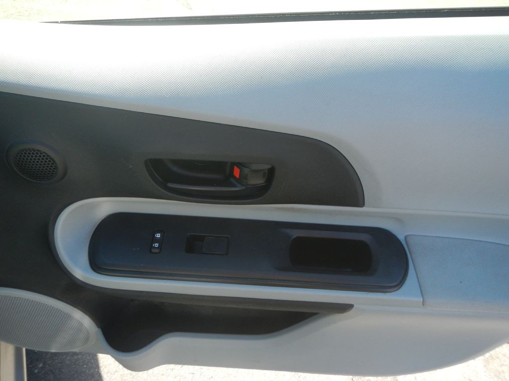 2012 Toyota Prius Image 16