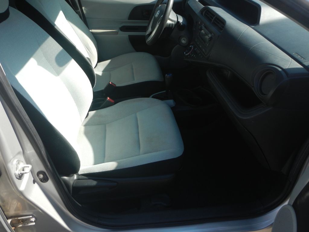 2012 Toyota Prius Image 17