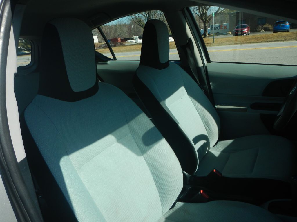 2012 Toyota Prius Image 18