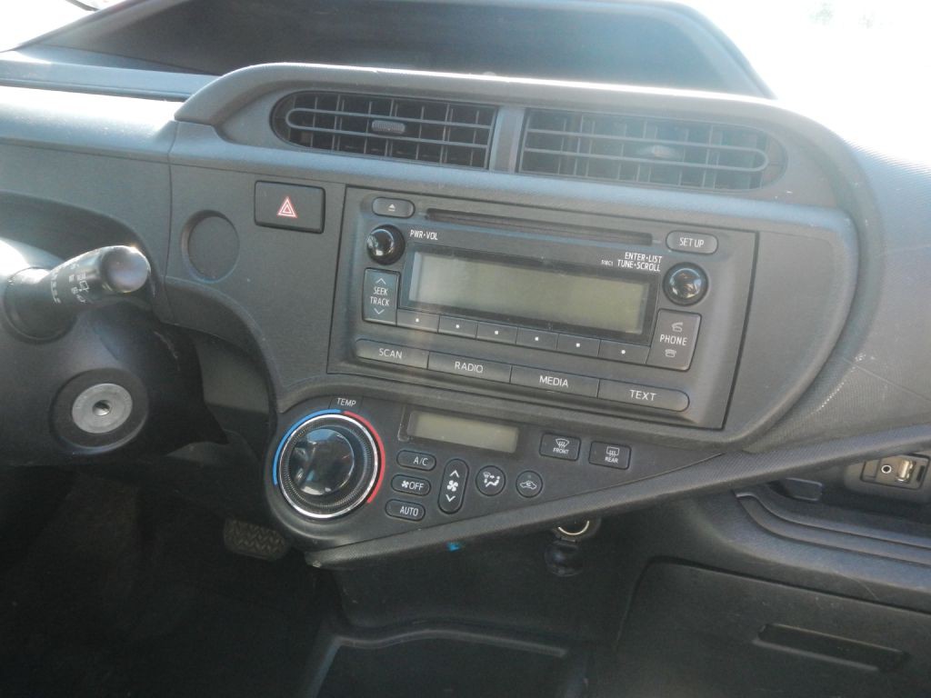 2012 Toyota Prius Image 22