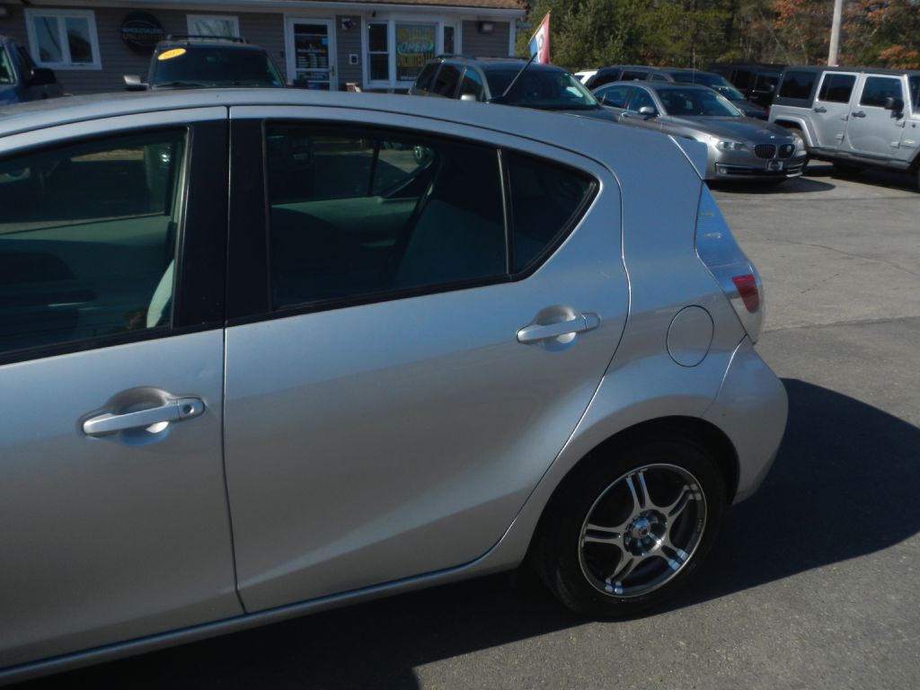 2012 Toyota Prius Image 37