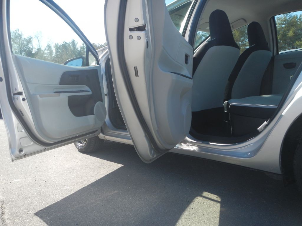 2012 Toyota Prius Image 39