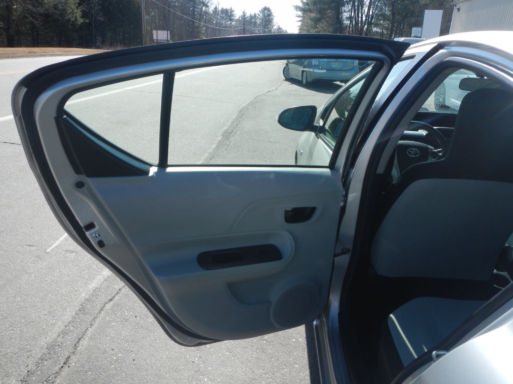 2012 Toyota Prius Image 40