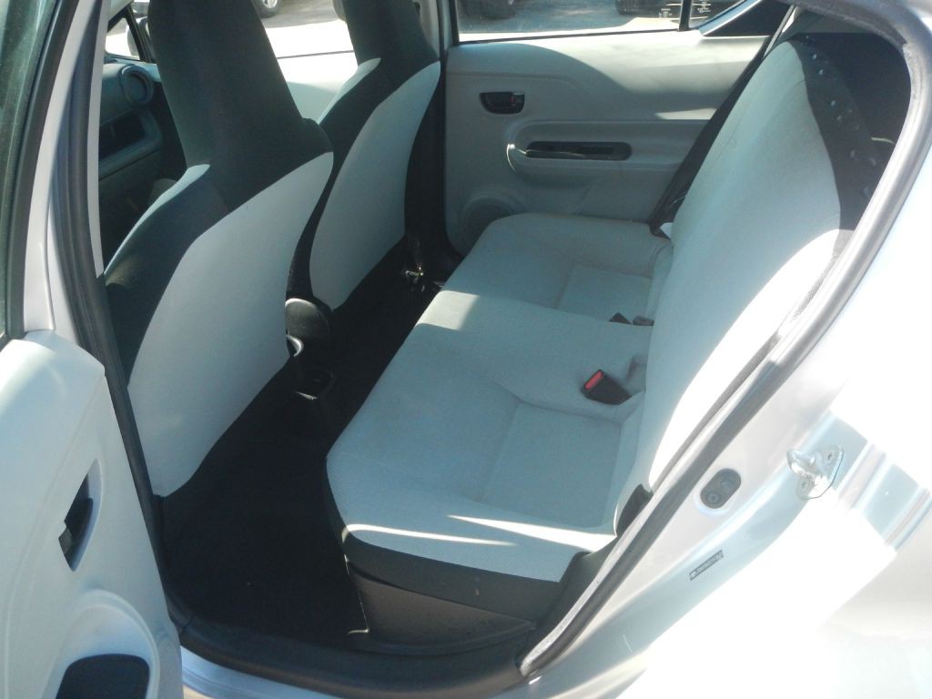 2012 Toyota Prius Image 41