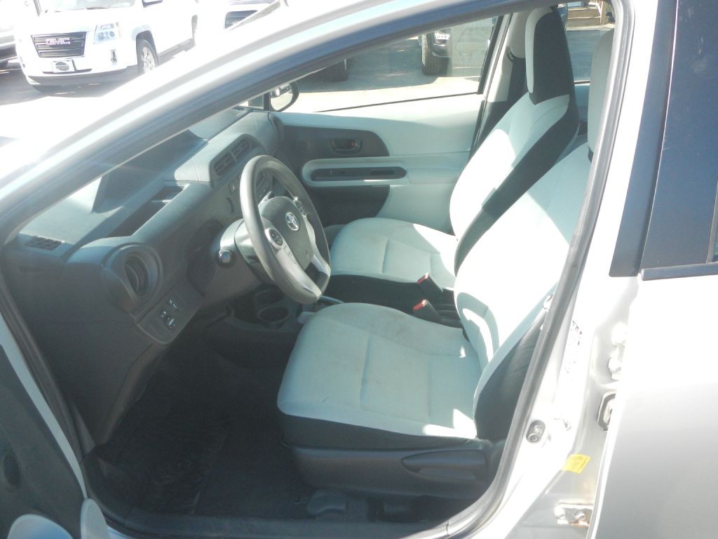 2012 Toyota Prius Image 46