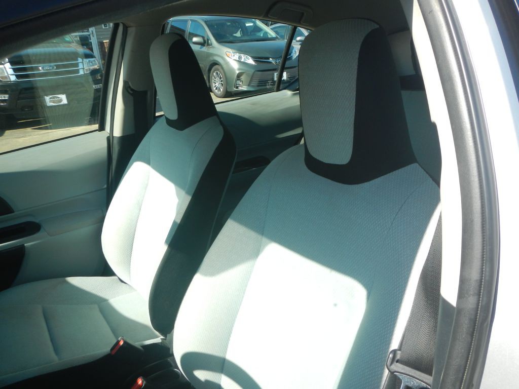 2012 Toyota Prius Image 47