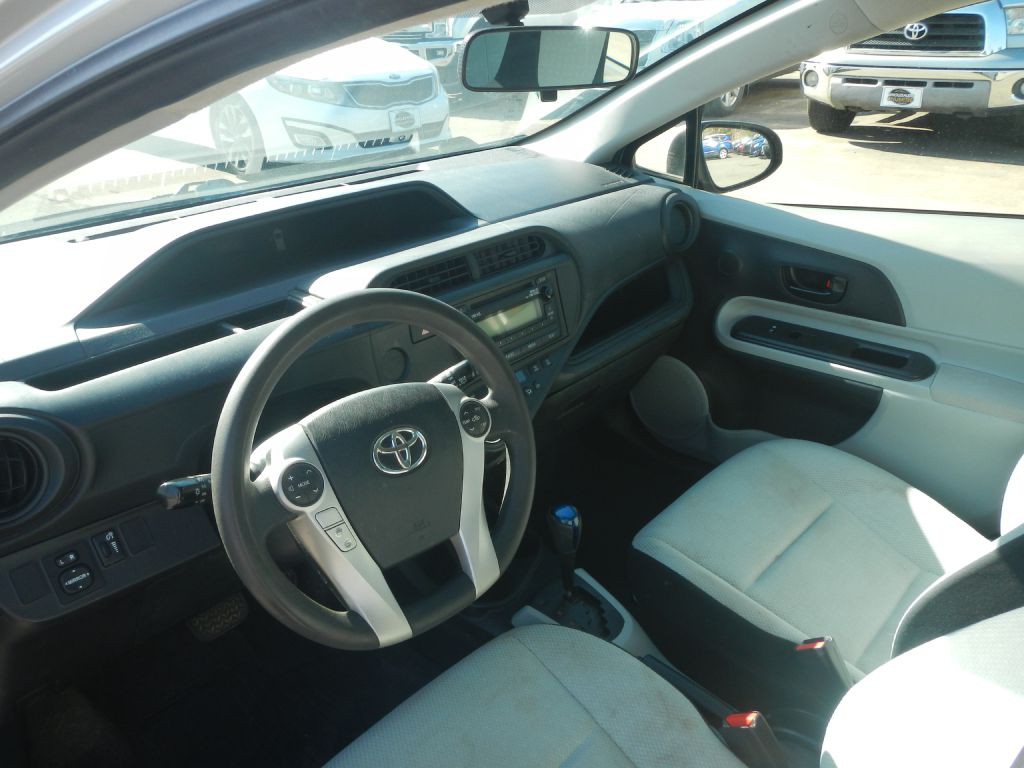 2012 Toyota Prius Image 48