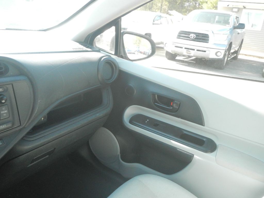 2012 Toyota Prius Image 49