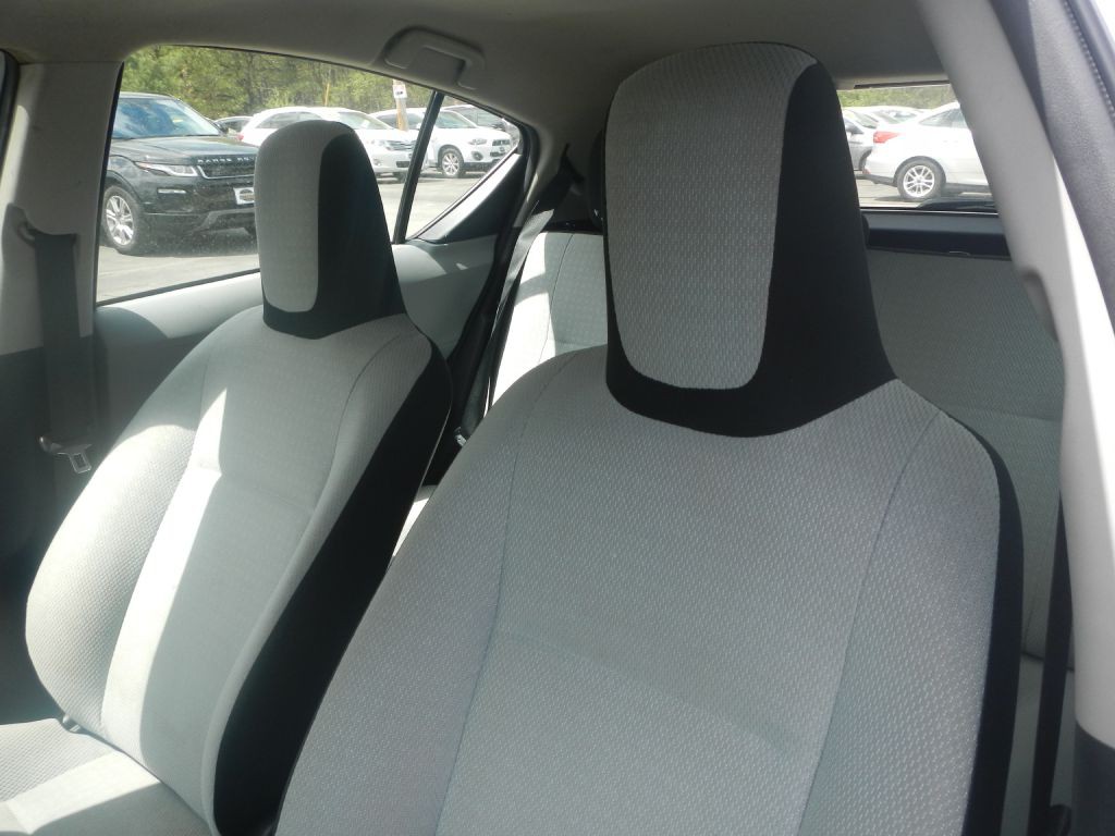 2012 Toyota Prius Image 3