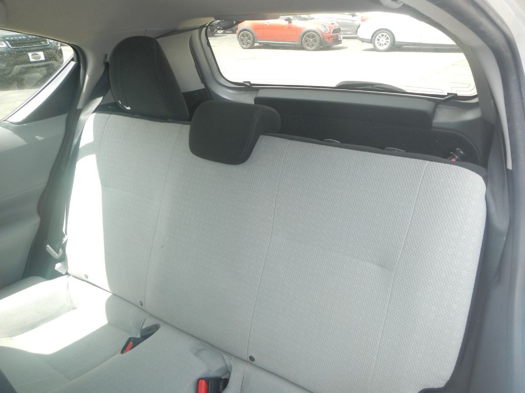 2012 Toyota Prius Image 4