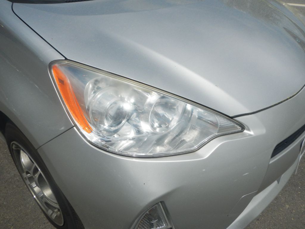 2012 Toyota Prius Image 10