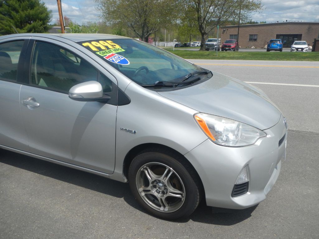 2012 Toyota Prius Image 11