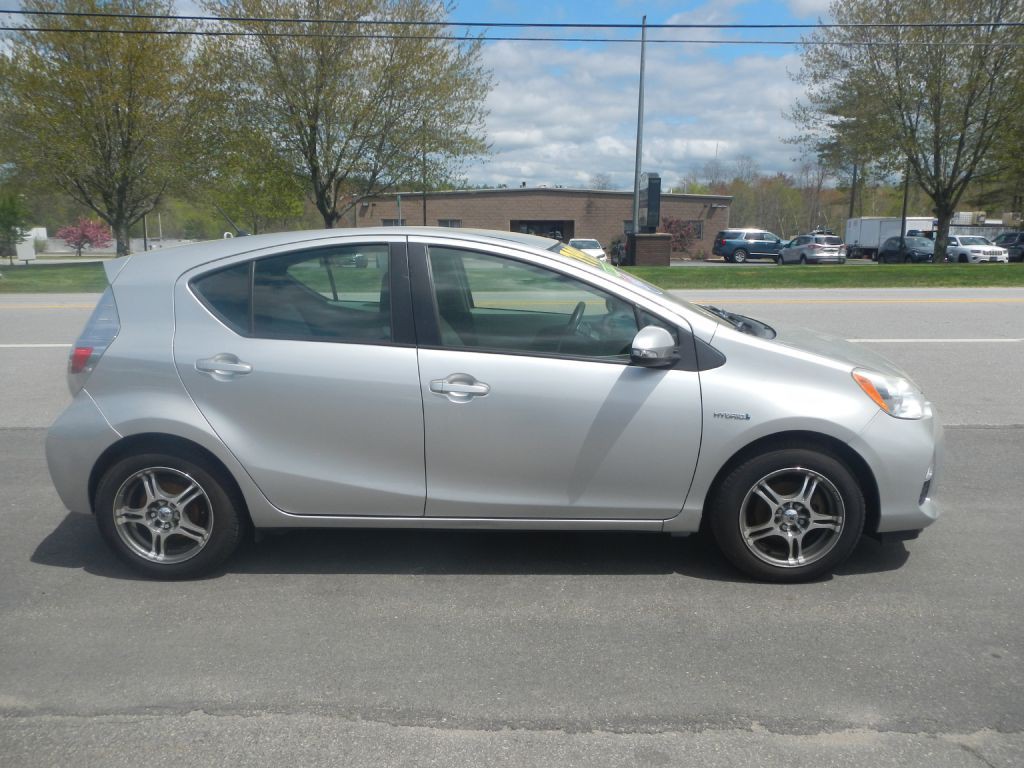 2012 Toyota Prius Image 13