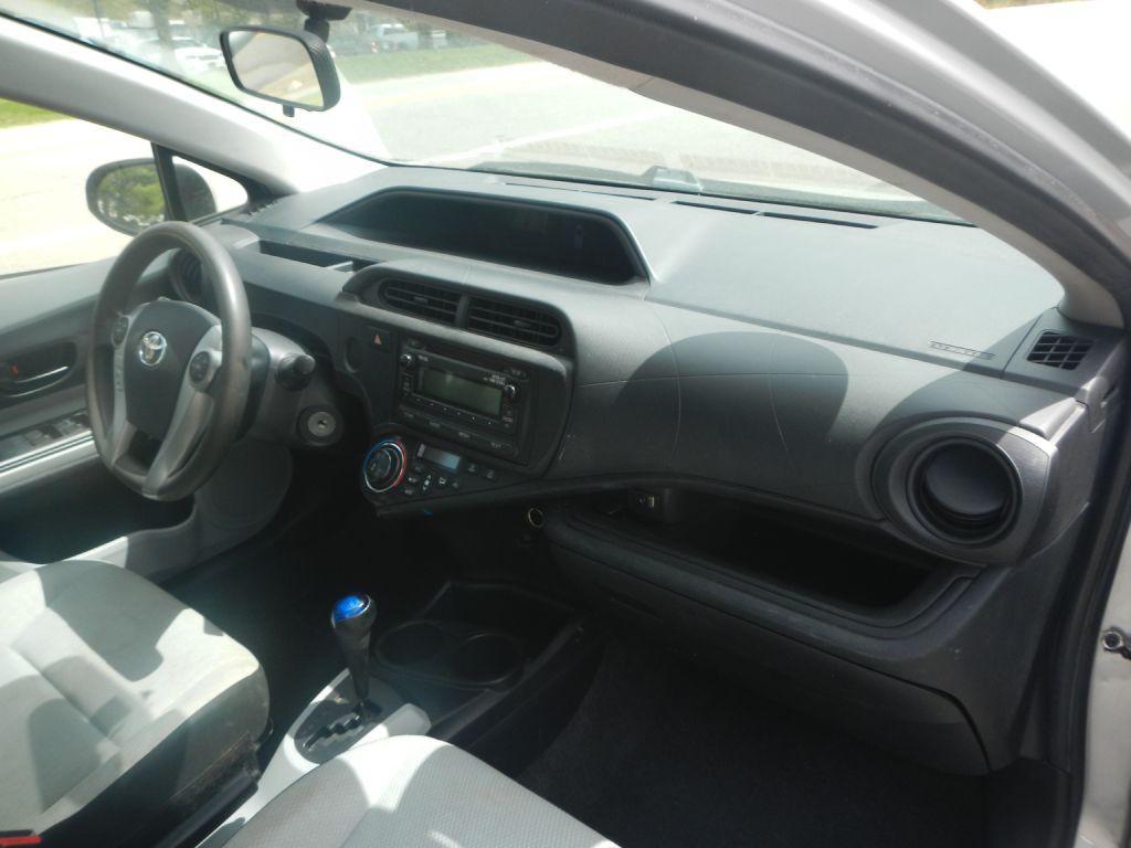 2012 Toyota Prius Image 18
