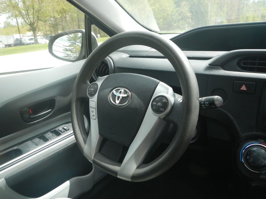2012 Toyota Prius Image 19