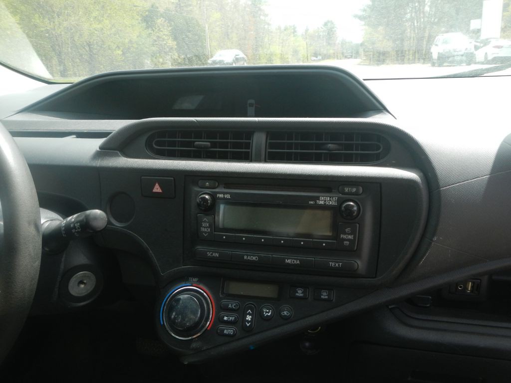 2012 Toyota Prius Image 20