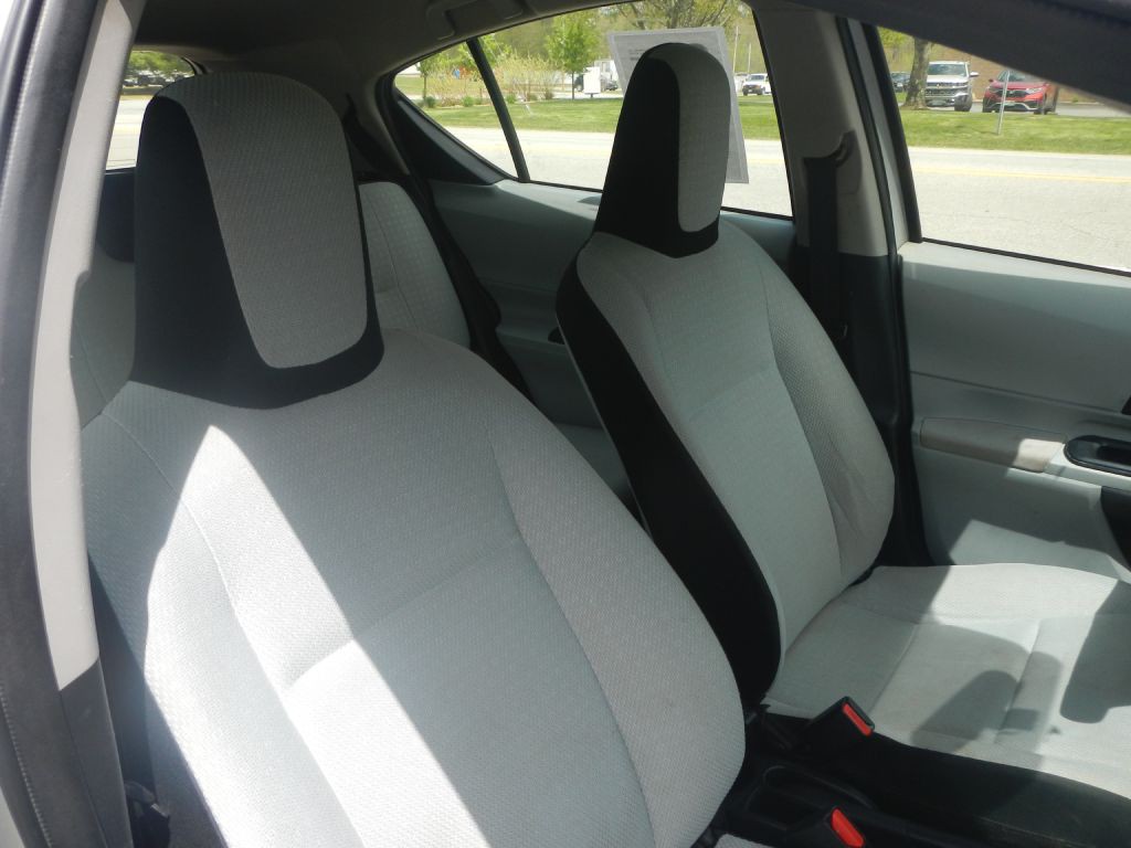 2012 Toyota Prius Image 24