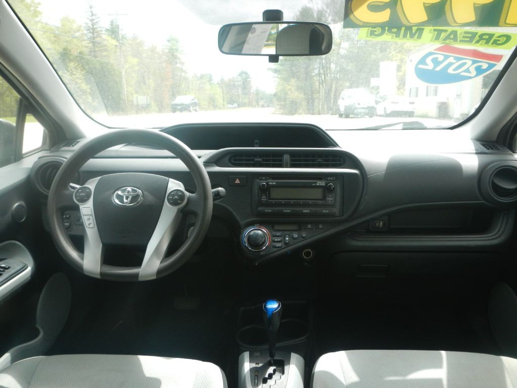 2012 Toyota Prius Image 27