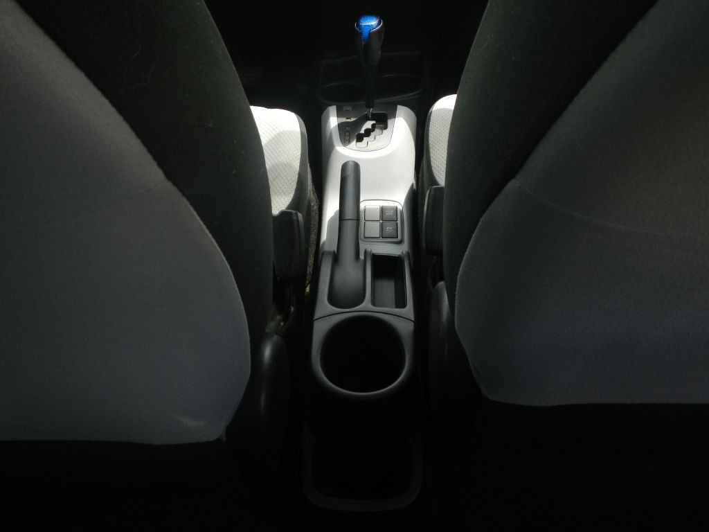 2012 Toyota Prius Image 28