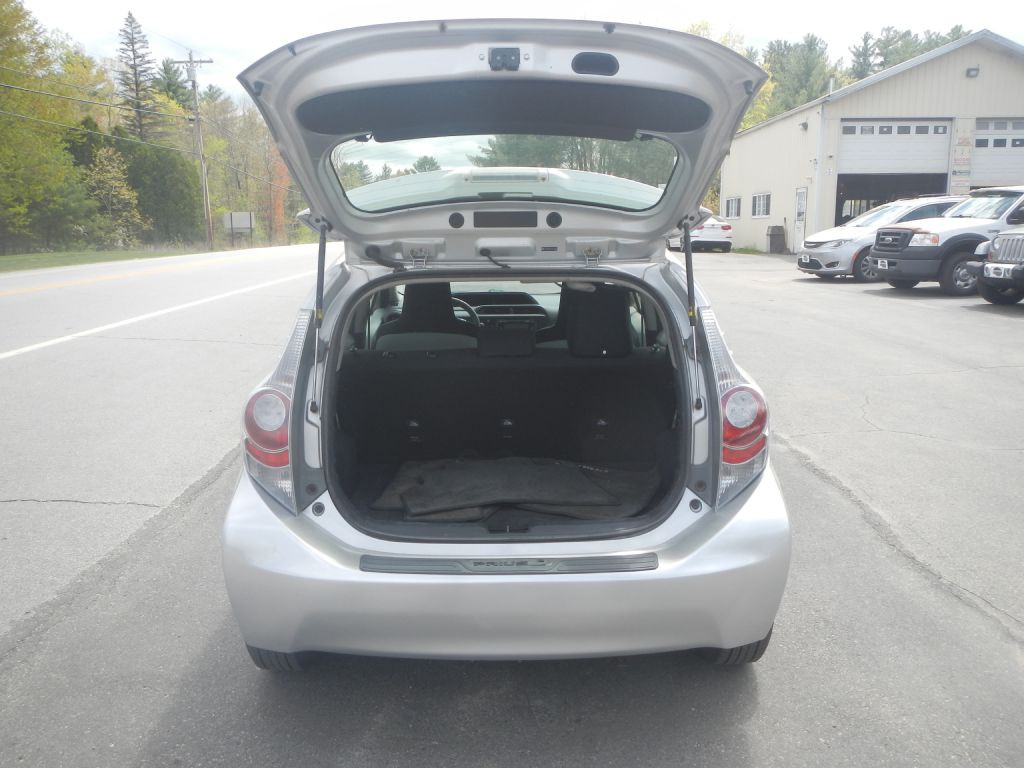 2012 Toyota Prius Image 35
