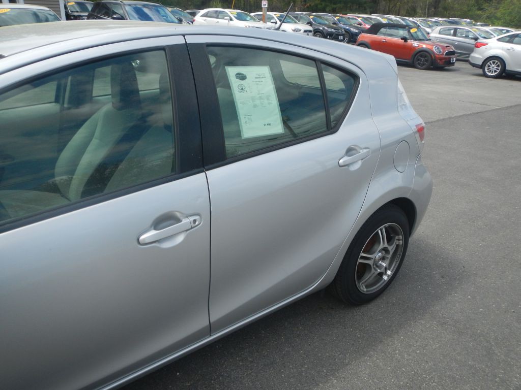 2012 Toyota Prius Image 38