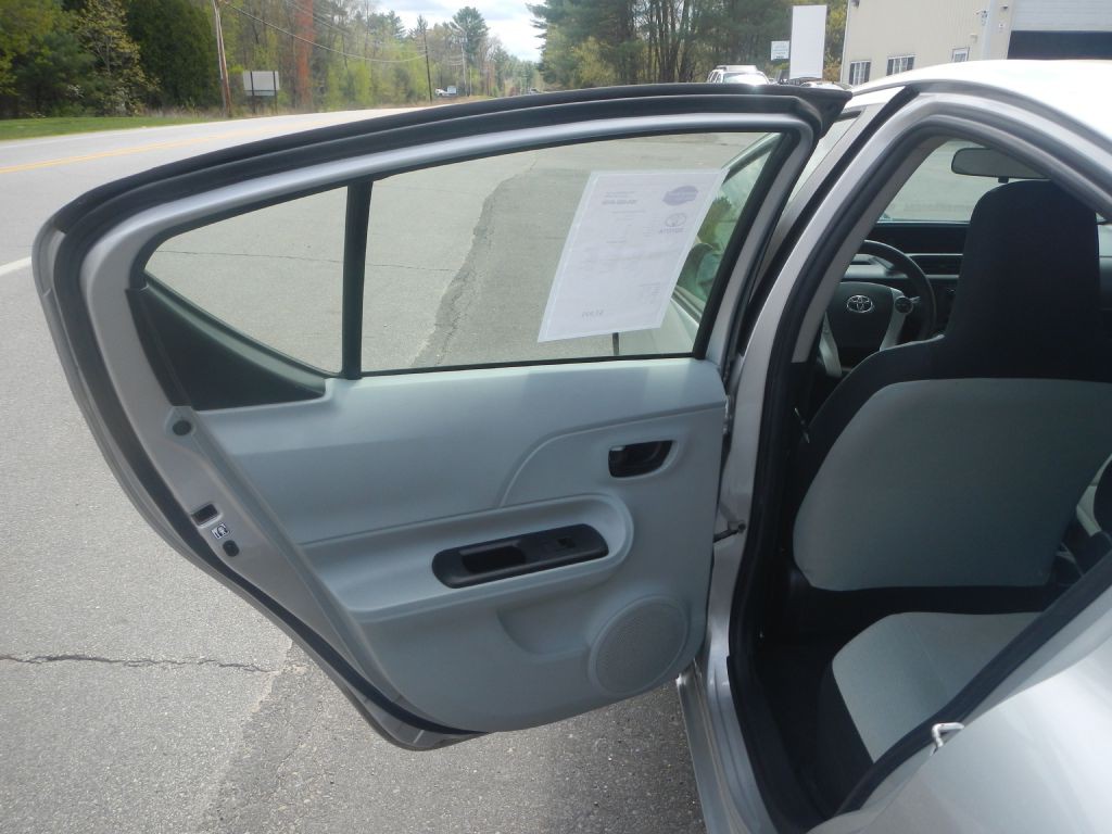 2012 Toyota Prius Image 42