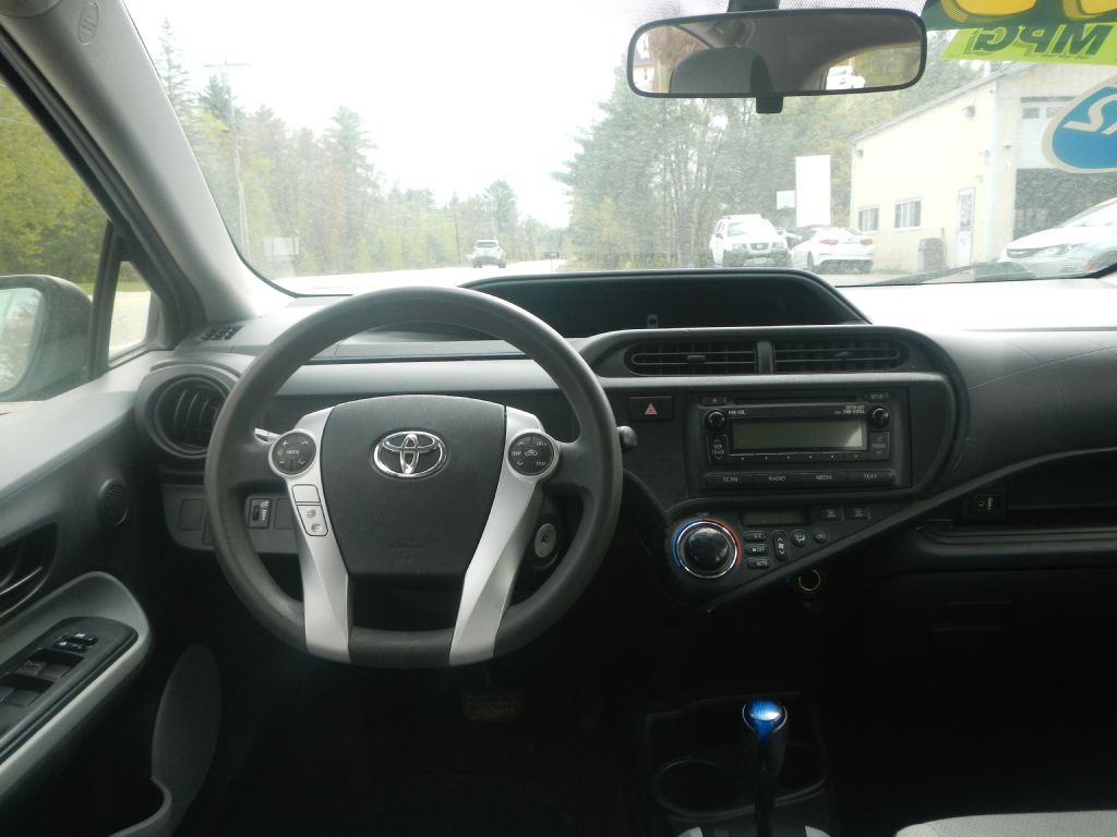 2012 Toyota Prius Image 45