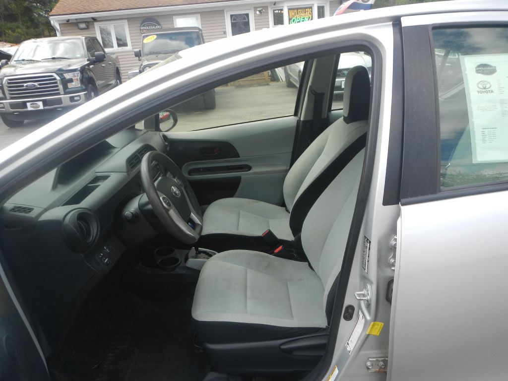 2012 Toyota Prius Image 48