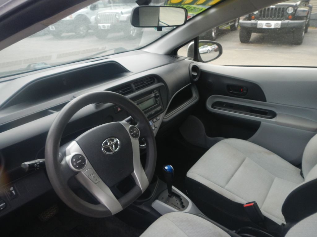 2012 Toyota Prius Image 50