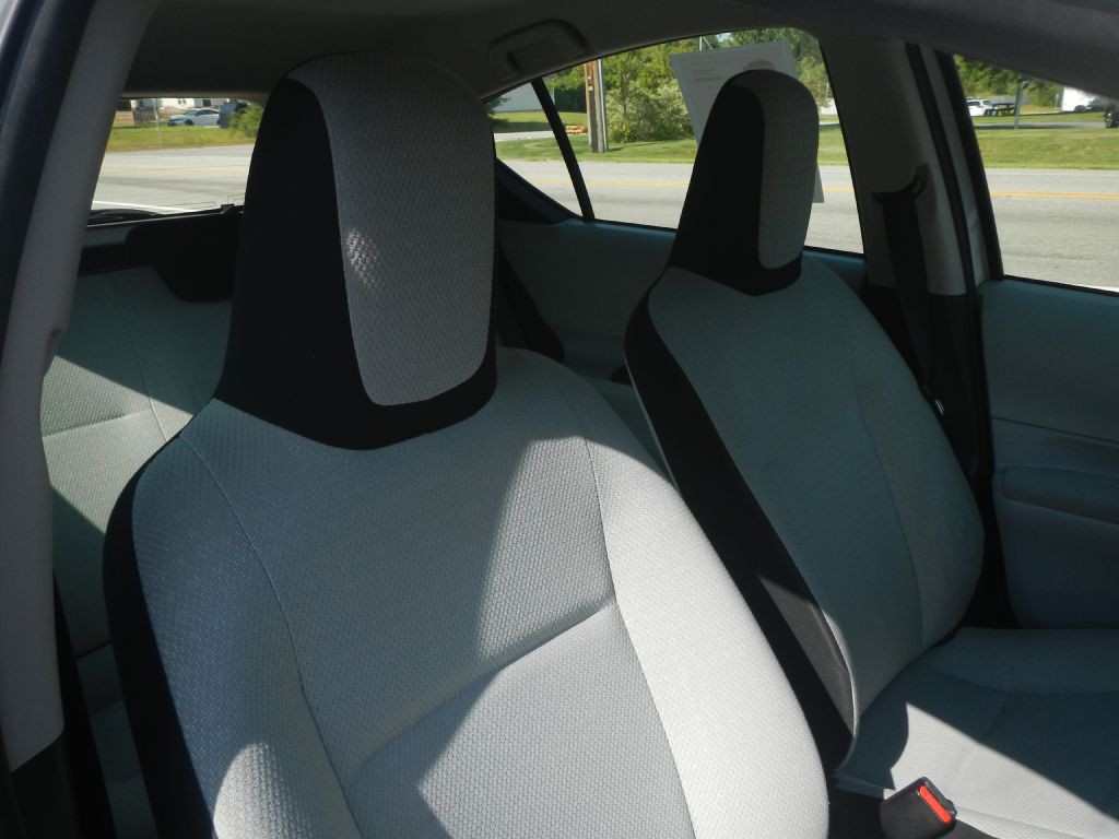 2012 Toyota Prius Image 3