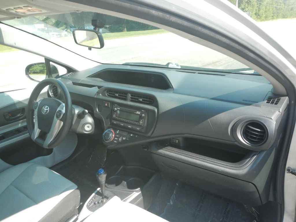 2012 Toyota Prius Image 4