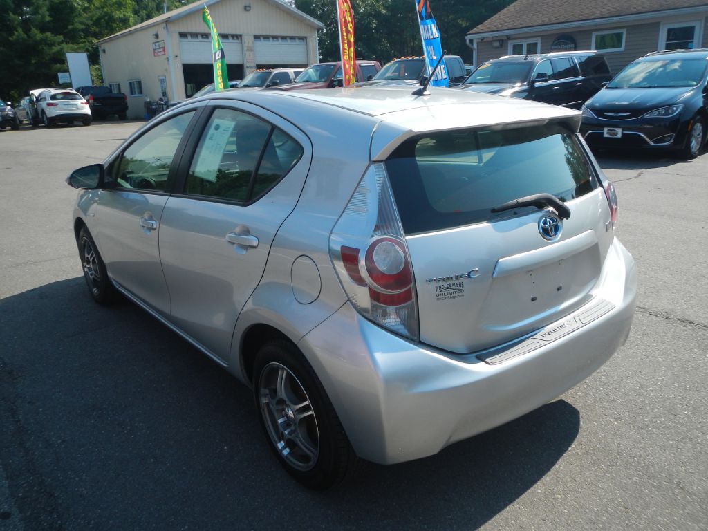 2012 Toyota Prius Image 7