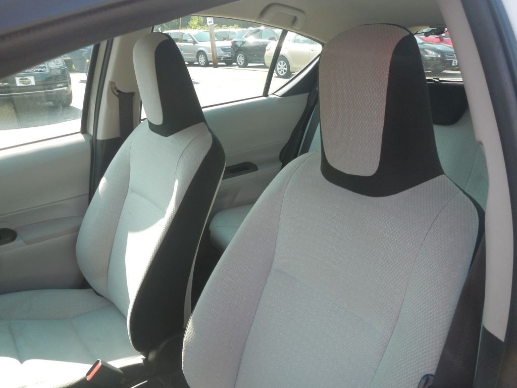 2012 Toyota Prius Image 9