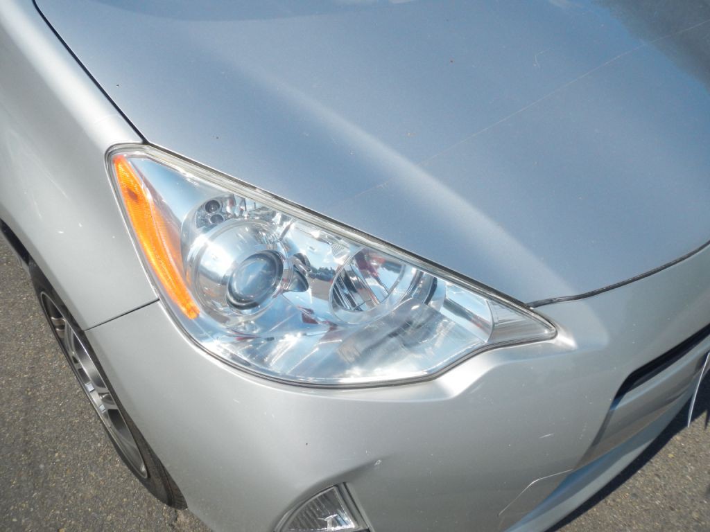 2012 Toyota Prius Image 12