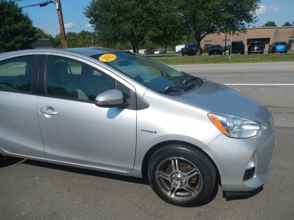 2012 Toyota Prius Image 13
