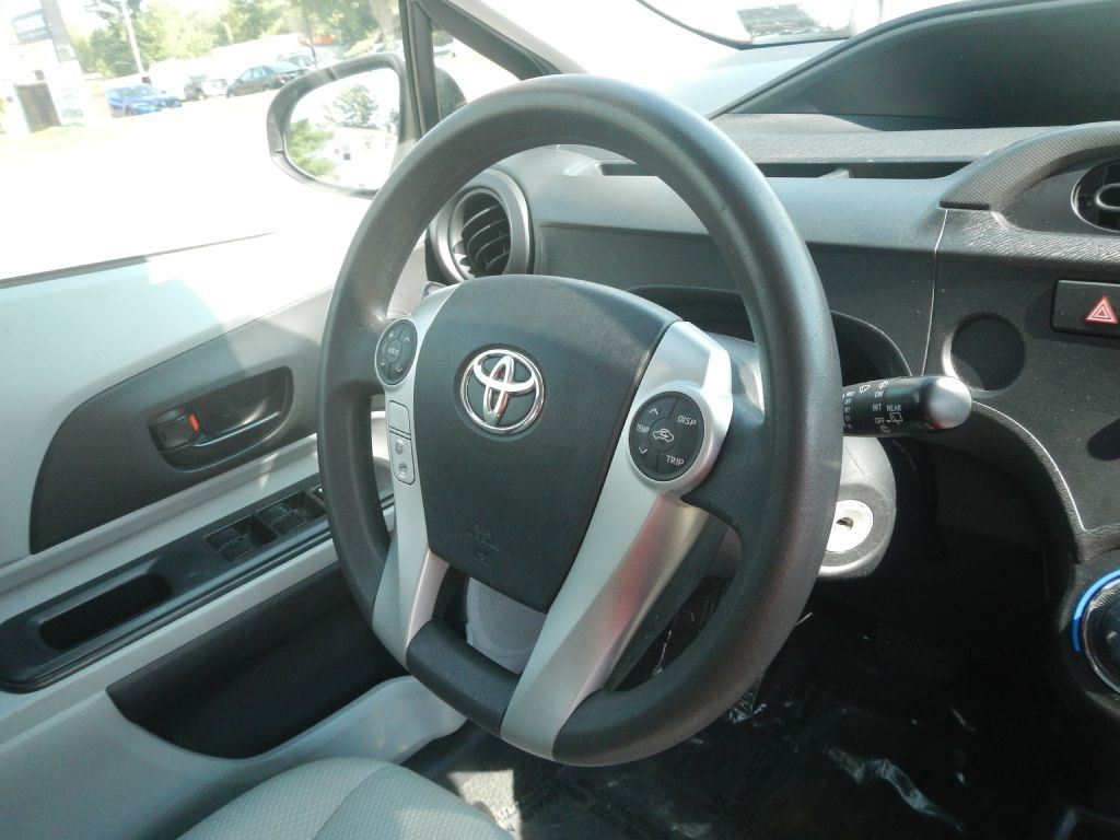 2012 Toyota Prius Image 21