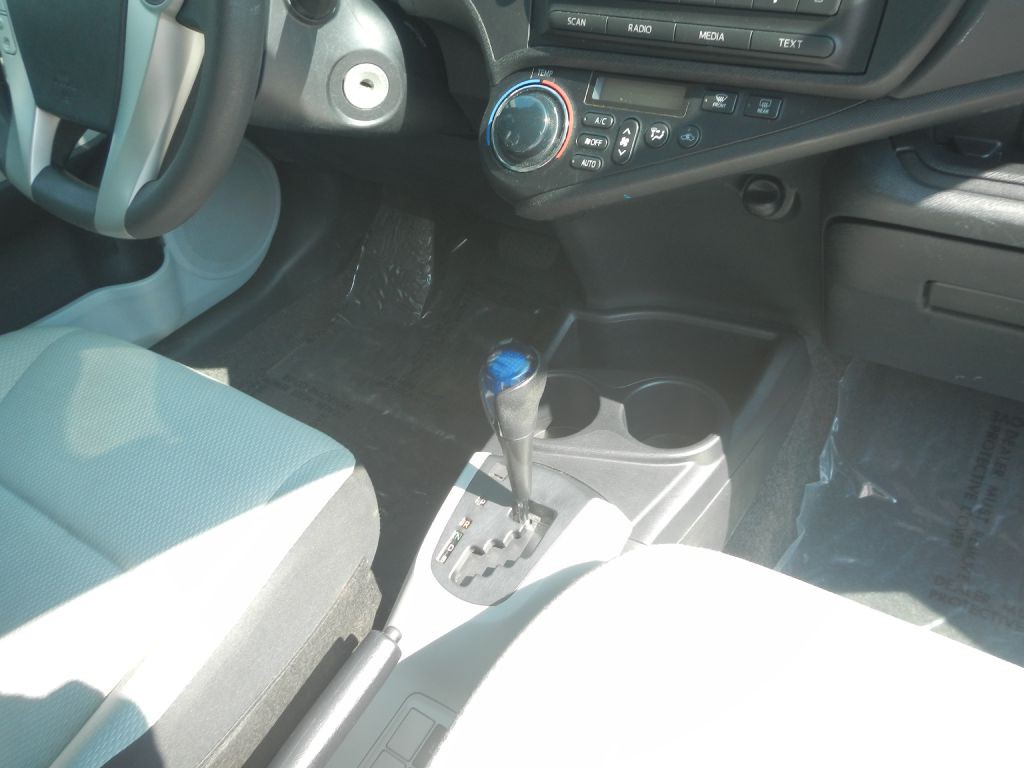 2012 Toyota Prius Image 24