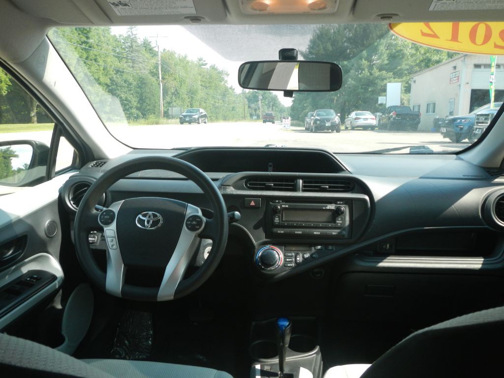 2012 Toyota Prius Image 28